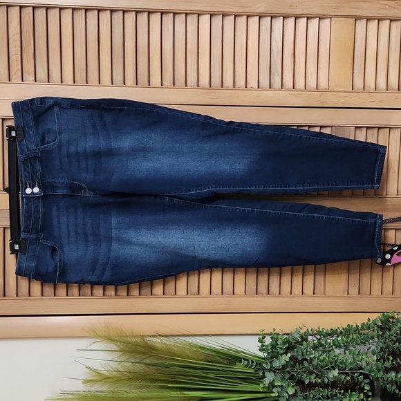 Maurices M Jeans Super Soft Mid Rise Double Button Jeggings - Picture 3 of 11